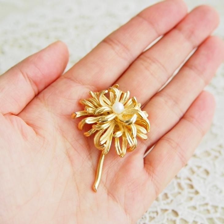 Boucher ブーシェ ゴールドトーン パール クリサンセマム（キク