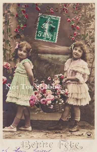 アンティークポストカード お人形とおままごとを楽しむ可愛い少女