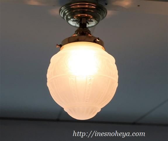 薔薇のレリーフが素敵なローズボウル・ガラスランプと英国式真鍮