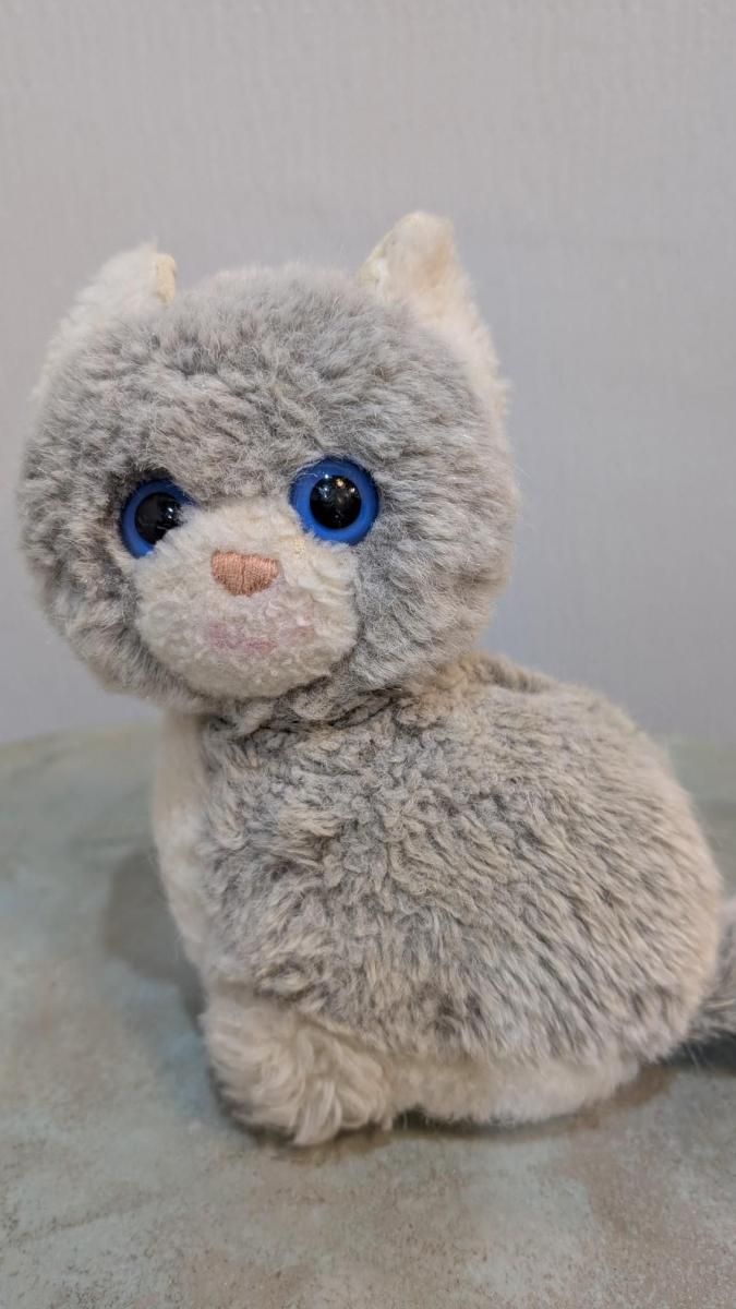ドイツ生まれシュタイフの可愛いブルーアイ子猫ぬいぐるみ