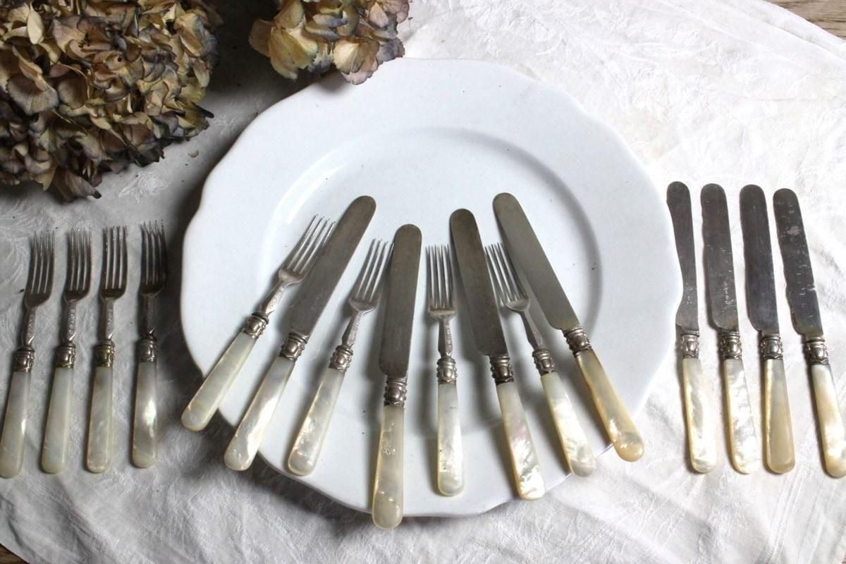 英国製アンティーク、白蝶貝の繊細なナイフ&フォーク