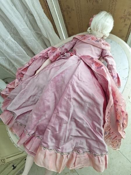 アンティークブドワールドール - アンティークモール＆蚤の市情報