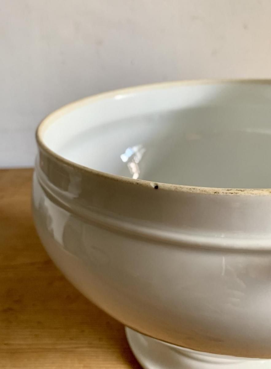 フランス製アンティーク陶器スーピエールの存在感