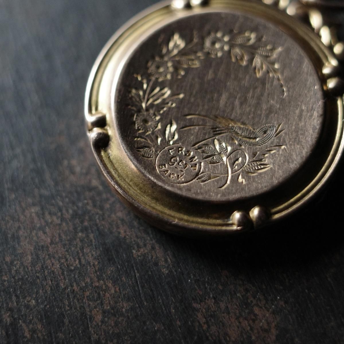 チョコメルさま】vintage ✙ * クロス ロケット ペンダントトップ