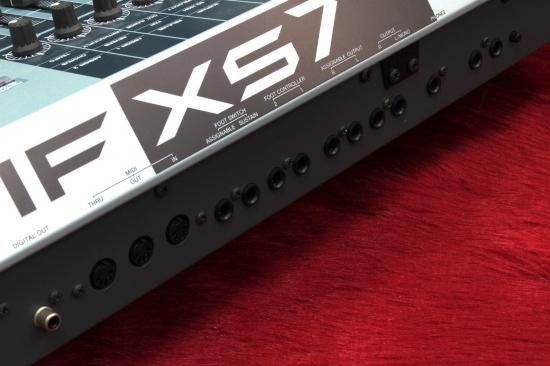 Yamaha MOTIF XS7 - Geek IN Box