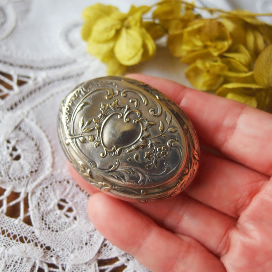 フランスアンティーク | ロカイユとお花のパウダーケース シルバー