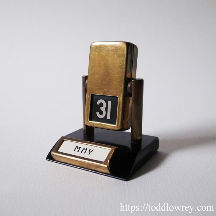 語りかけてくるアール・デコのデスクカレンダー / Antique Art Deco