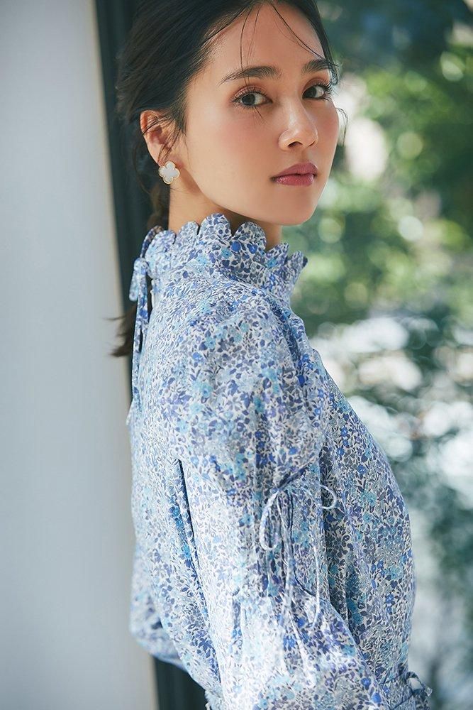 リバティプリントスカラップブラウス(ブルー) - seventen