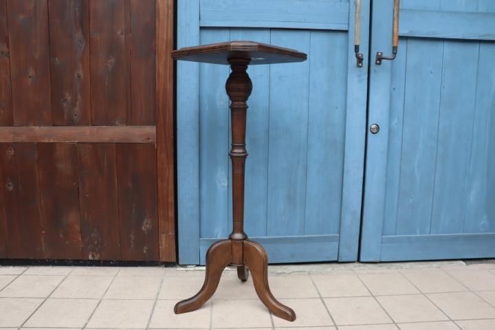 アメリカのメーカーThe Bombay Company(ボンベイ カンパニー)のサイド