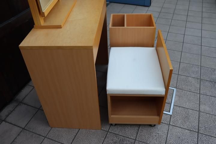 無印良品(MUJI)の希少なメープル材を使用したドレッサーセットです