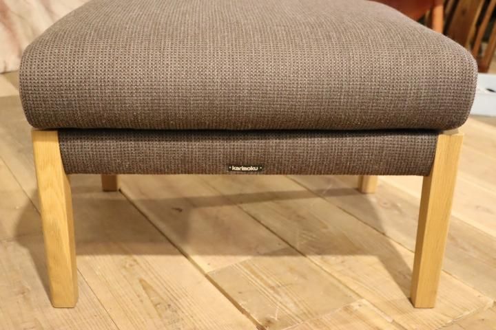 karimoku(カリモク家具) WU45 オーク材 オットマンです。北欧スタイル