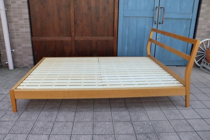 人気の無印良品(MUJI)のタモ材 ダブルベッドフレームです。スッキリと