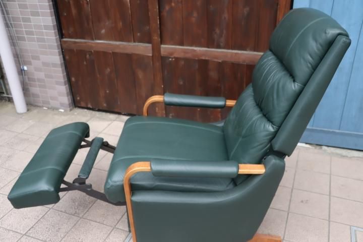 LA-Z-BOY（レイジーボーイ）のリラックスチェア。 ロッキングもする