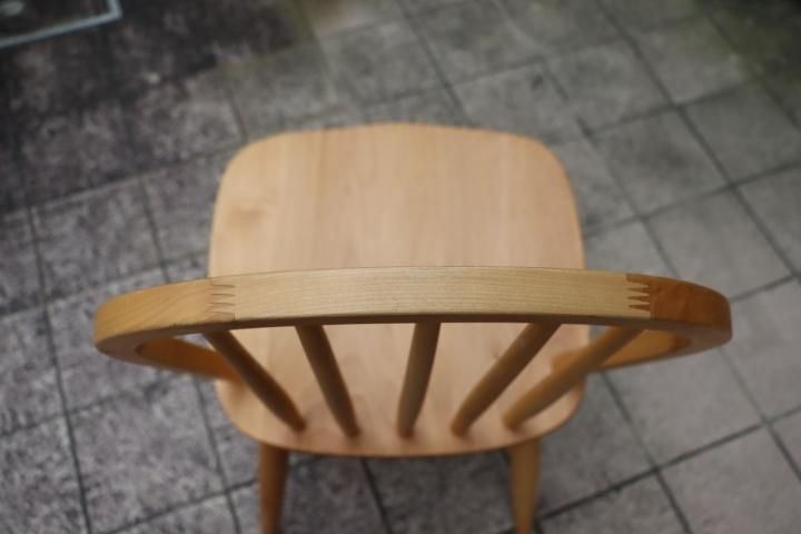 MOMO natural(モモナチュラル)のMARE ROUND CHAIRです。アルダー材を