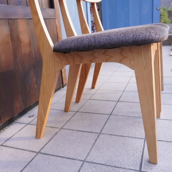 unico(ウニコ)のFIX(フィックス)シリーズのダイニングチェアー2脚