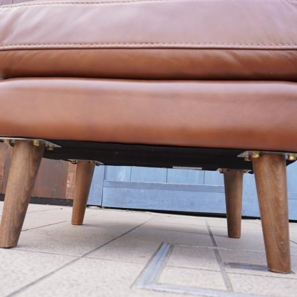 人気のunico(ウニコ)よりMOLN(モルン) レザー オットマンです。北欧