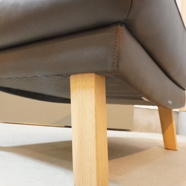 人気のkarimoku(カリモク家具)よりZU4606 本革 オットマンです！モダン