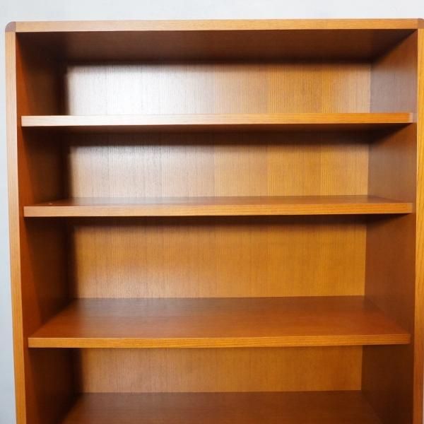 IDEE(イデー)のANTON(アントン) ブックシェルフです。モダンクラシック