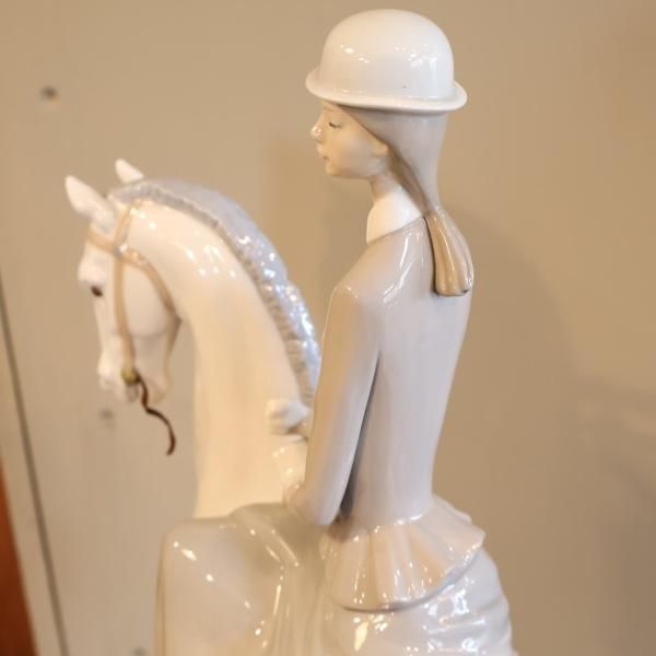 スペインLLADRO(リヤドロ)社の陶器人形の置物『フィギュリン』白い馬の