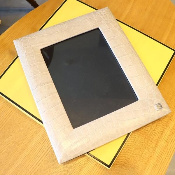 イタリアのブランド FENDIのインテリアコレクション FENDI CASA