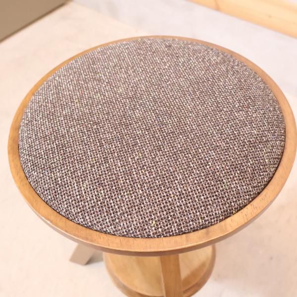 unico(ウニコ)のVOLTA(ボルタ) 回転スツールです。高さ調整も可能で天