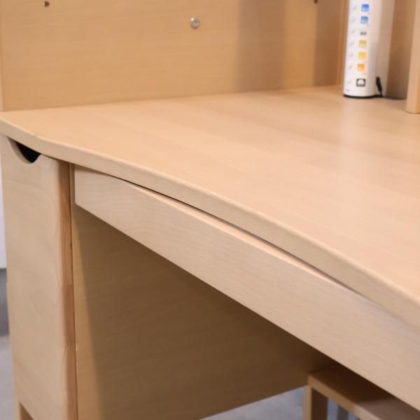 karimoku(カリモク)とBenesse(ベネッセ)のコラボ商品 学び成長デスク