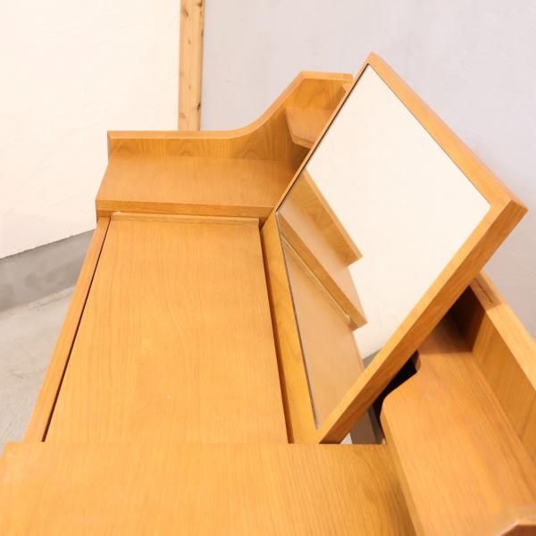 unico(ウニコ)のSIGNE(シグネ)シリーズのドレッサーです。オーク材の