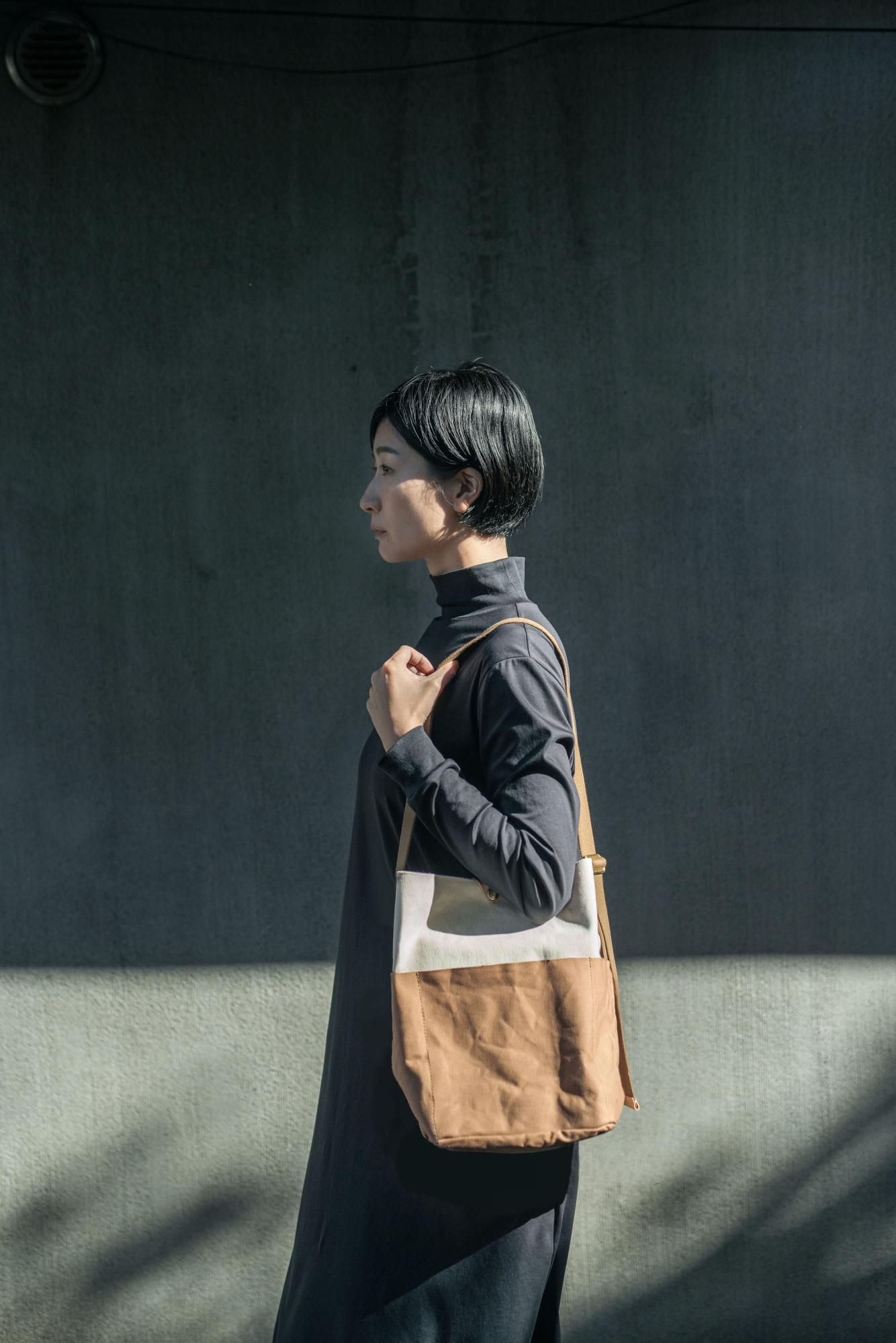 SALE/// TWO-TONE ワンショルダーS キャメル x 生成 - NIZYU KANO 公式