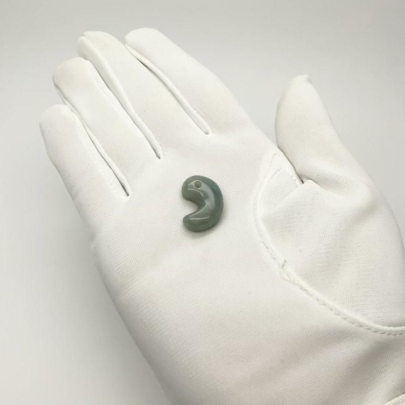 糸魚川翡翠(青翡翠)入りコン沢産 勾玉 巴型 】 青翡翠 国産 天然石