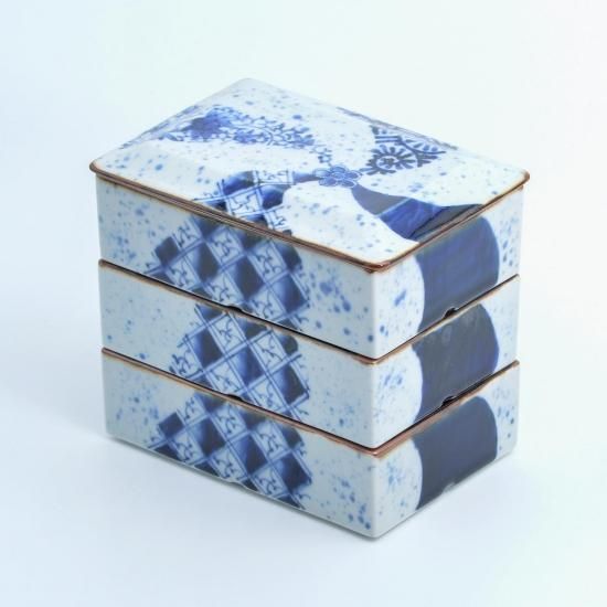 唐草捻り紋長角三段重 | 福泉窯伝統器 - 有田焼のまるぶんオンライン