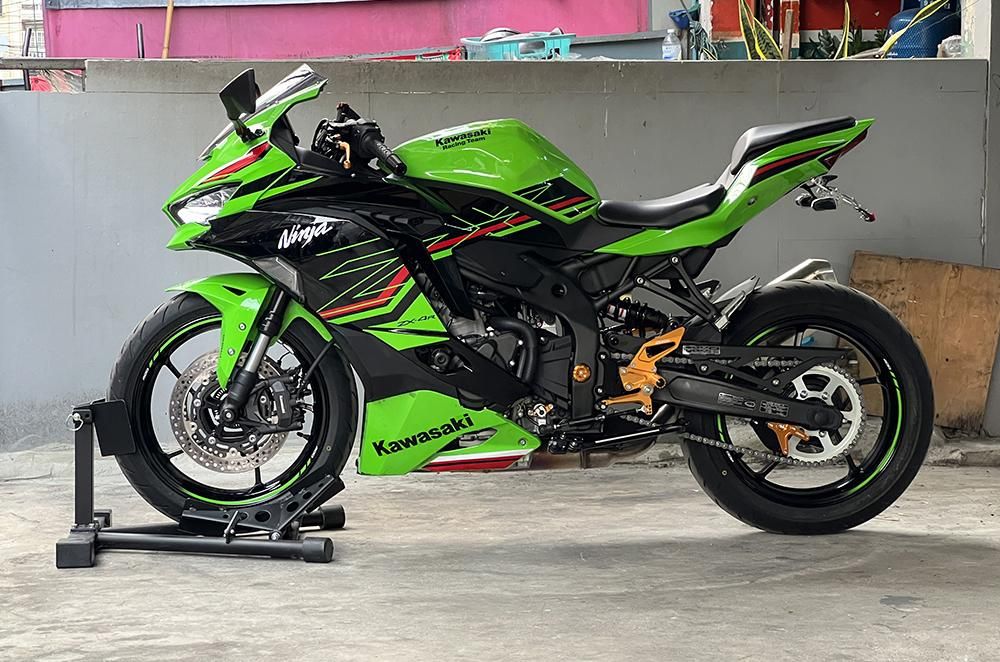 NINJA ZX-25R ZX-4R SE ストリート用 バックステップ 黒 クイック