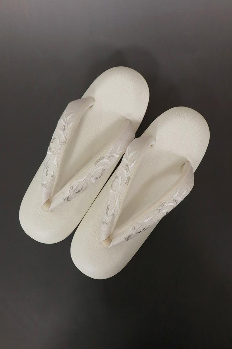 G-3007】衿秀製 草履 白色系 高反発 刺繍鼻緒（Mサイズ）：高さ5cm