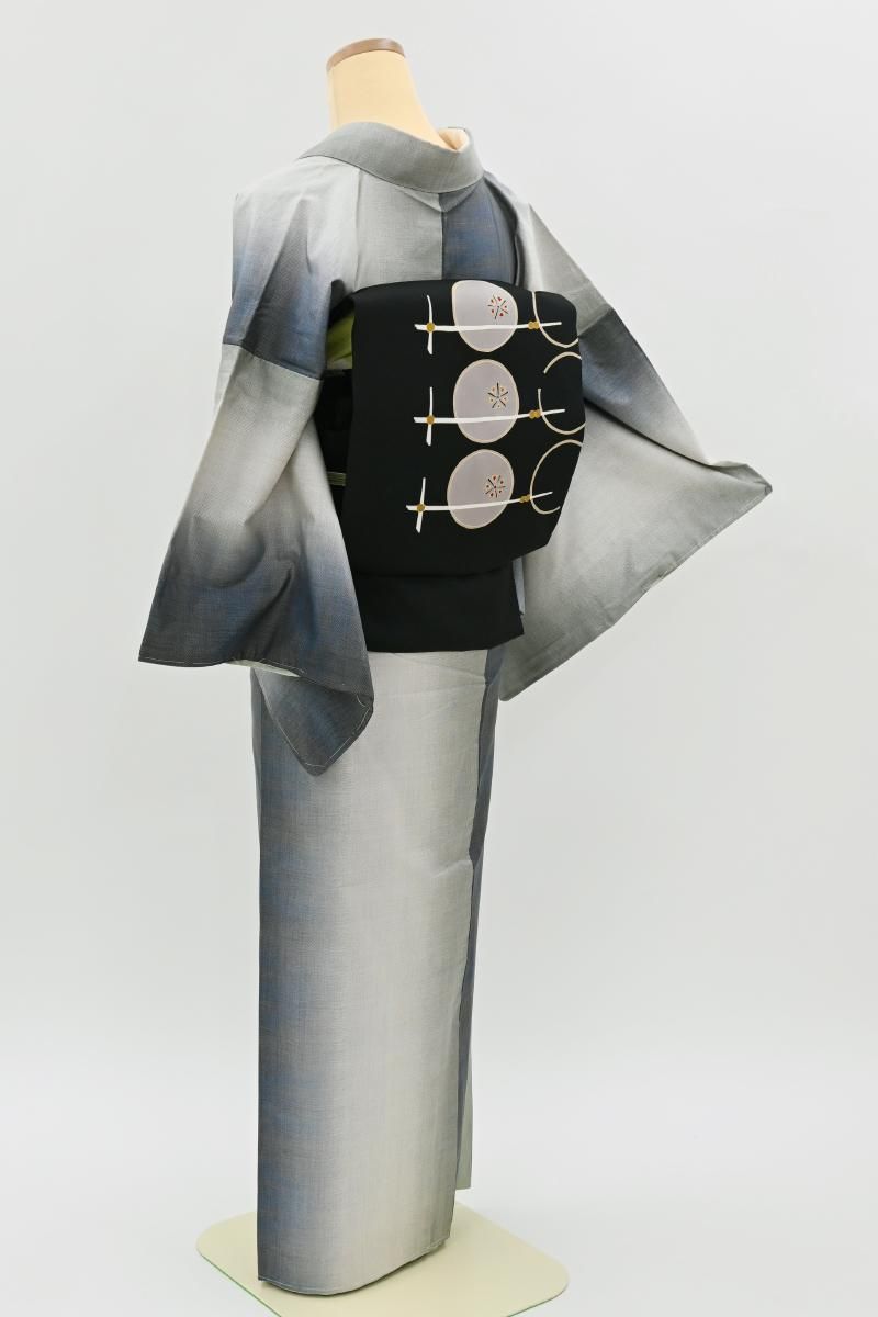 銀座【A-4182】桑原啓之介 本場白大島紬 灰白色×濃藍色 竪暈かし（証紙