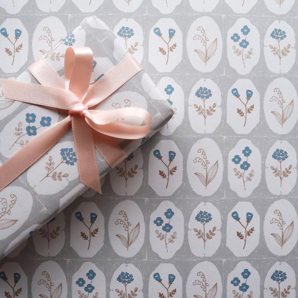 フレームフラワー柄 グレー×ブルー ラッピングペーパー/包装紙 5枚