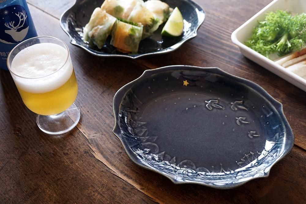 ケ19 ヨルノアオ 鳥の親子 夜空を飛ぶの楕円皿（結晶/ツヤなし部分