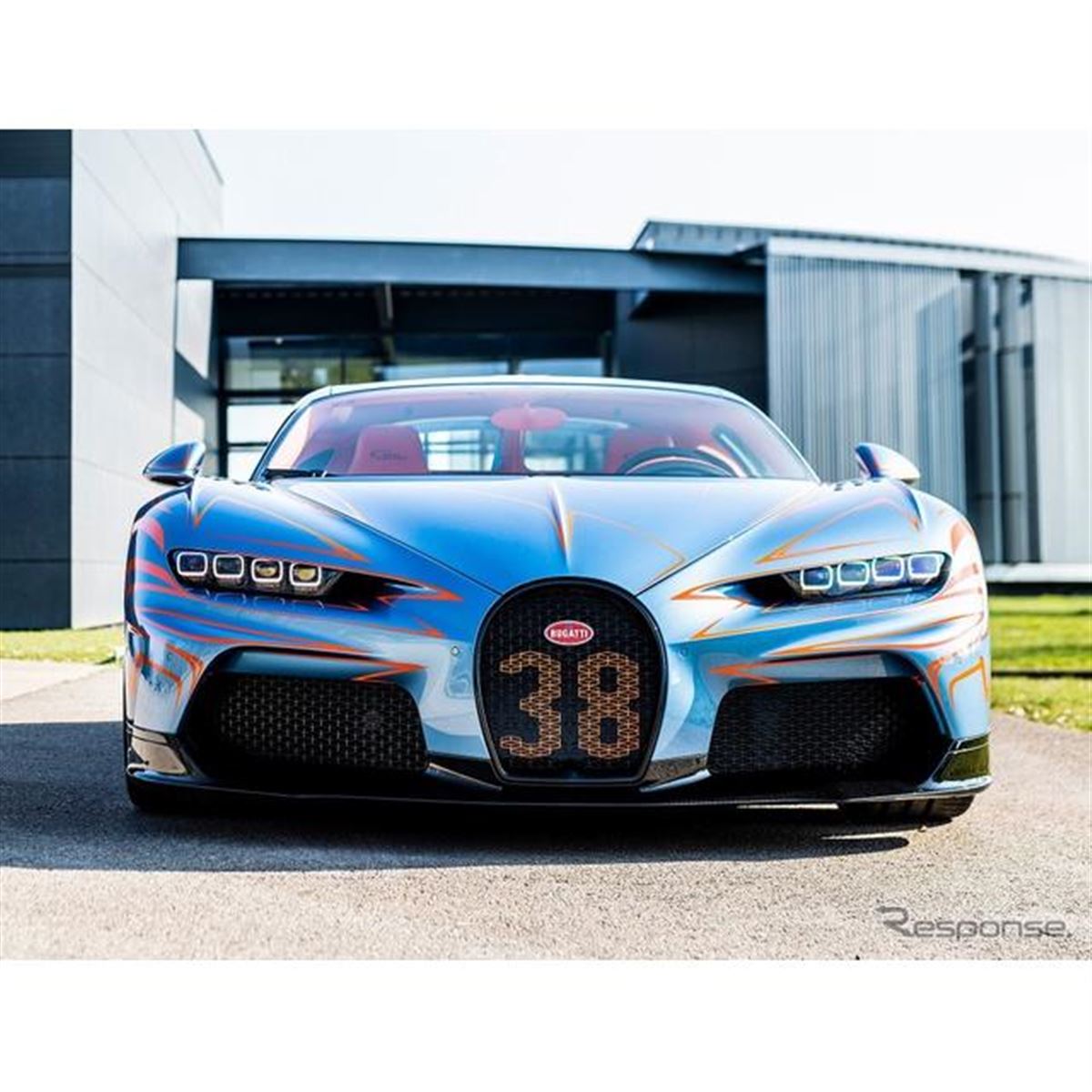 ブガッティ シロンの頂点、1600馬力の「スーパースポーツ」…第一号車を