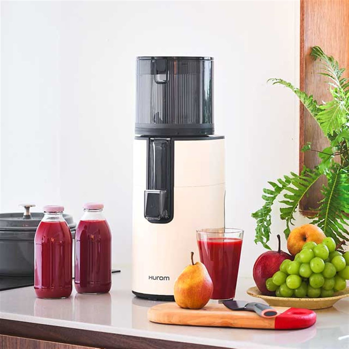 ヒューロム、ジュースからナッツミルクまでさまざまな搾汁に対応した