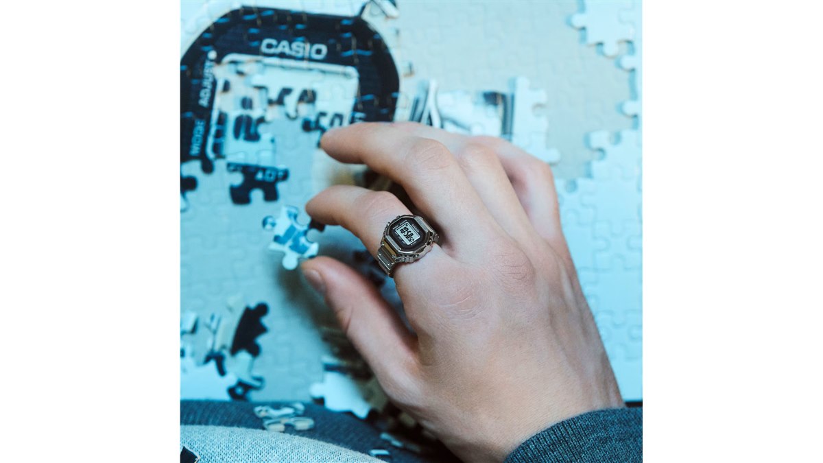 カシオ、指輪サイズのフルメタルデザインを採用したリングウオッチ