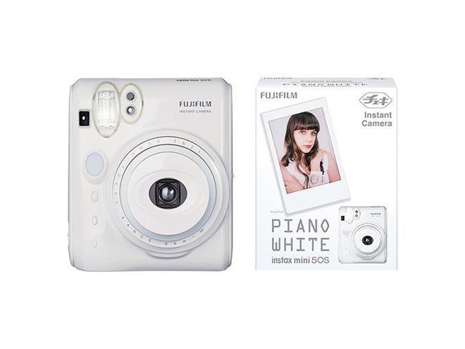 富士フイルム、「チェキ」シリーズ最小・最軽量モデルにピアノホワイト