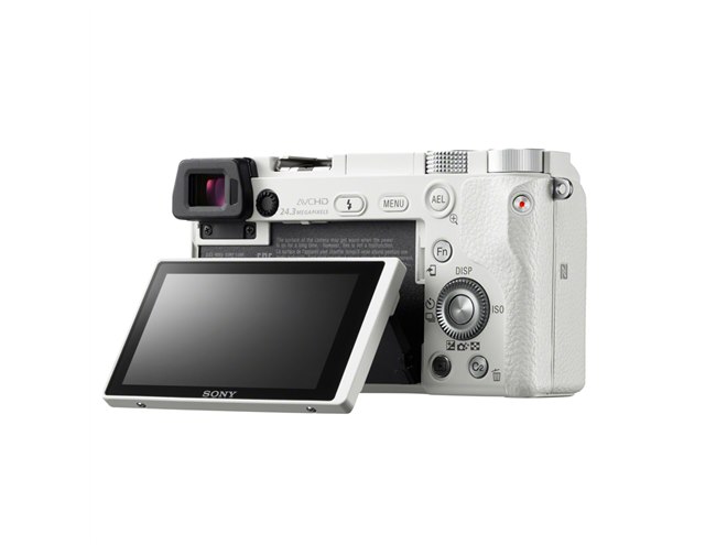 ソニー、0.06秒高速AFを実現した「α6000」に新色ホワイトを追加 - 価格.com