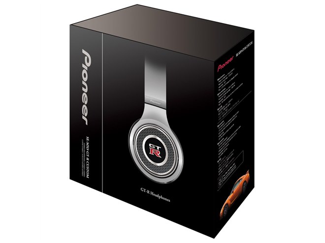 パイオニア、日産のスポーツカー「GT-R」とのコラボヘッドホンを限定