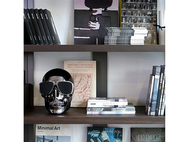 サングラスをしたドクロデザインのBluetoothスピーカー「AeroSkullHD+