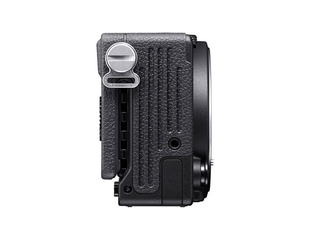 シグマ、小型フルサイズミラーレス「SIGMA fp」の発売日と価格を発表