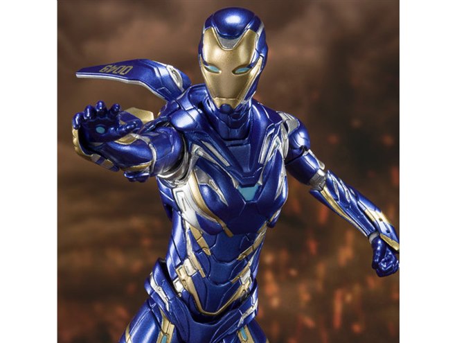 アベンジャーズ/エンドゲーム」ペッパー・ポッツをレスキュー姿で