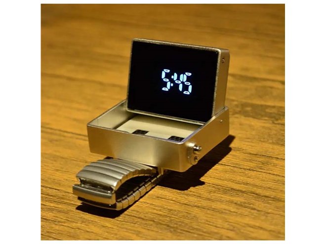 ウルトラセブン」ビデオシーバーのデザインを再現したデジタルウォッチ