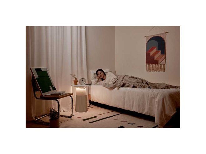 LG、テーブルやQi充電機能を備えた360度型空気清浄機「PuriCare