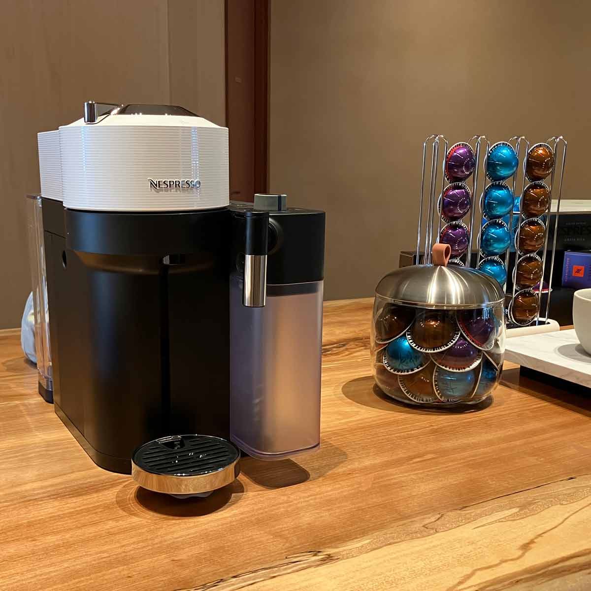 ネスプレッソコーヒーメーカーF111 カプセルホルダーおまけつき