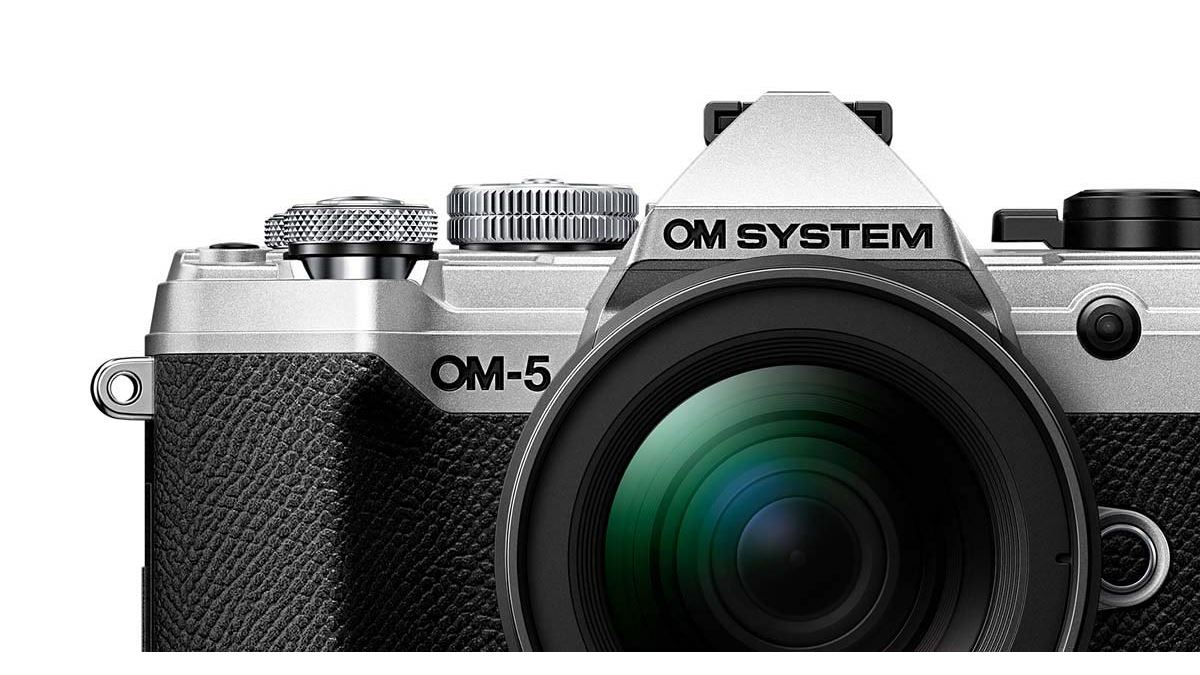 OM SYSTEM」ロゴを冠する第1弾モデル！ 高機能な小型・軽量ミラーレス