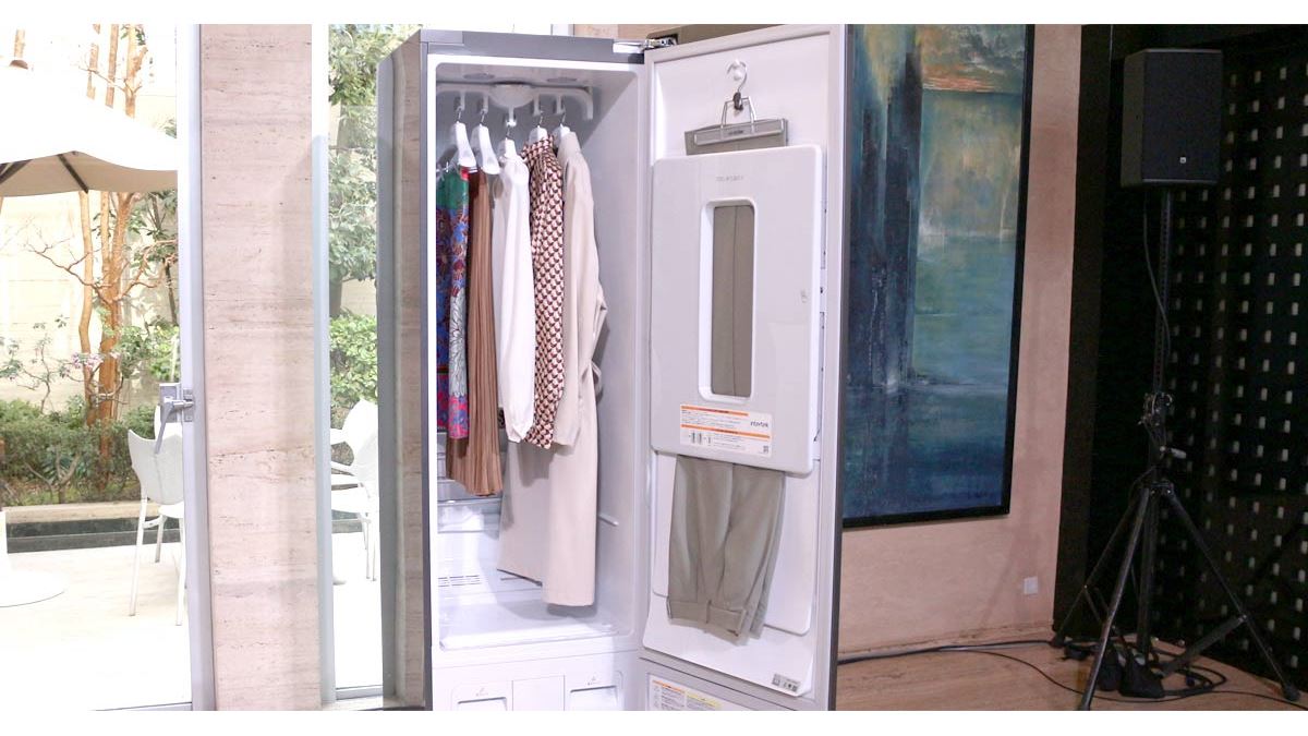 一度に5着をリフレッシュ可能！ ホームクリーニング機「LG Styler