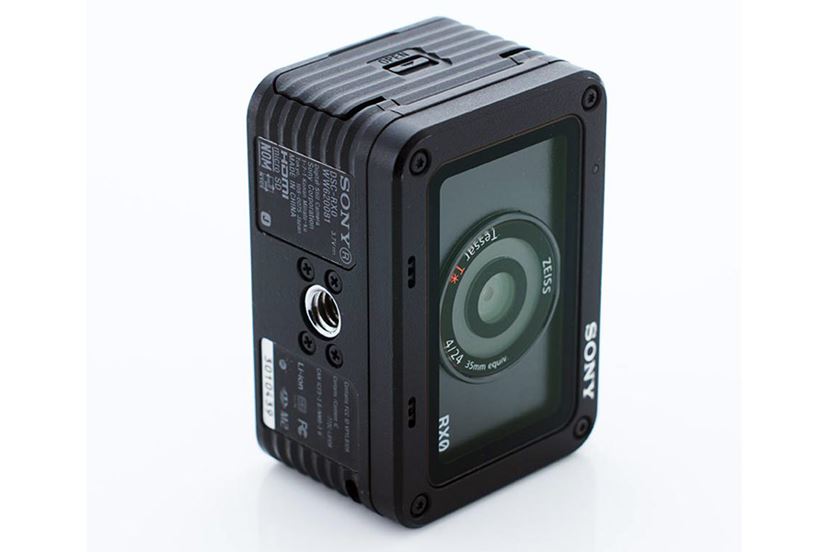 プロが絶賛！ フィルムケース大の謎カメラ「RX0」の正体を暴く - 価格